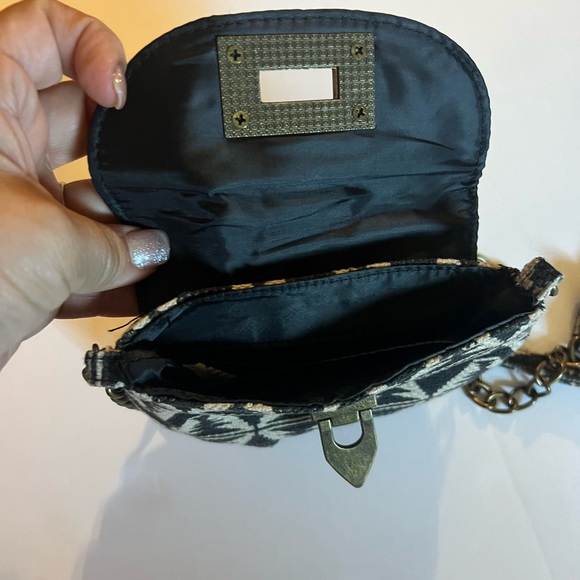 Small Purse w/Metal Clasp - Picture 3 of 3
